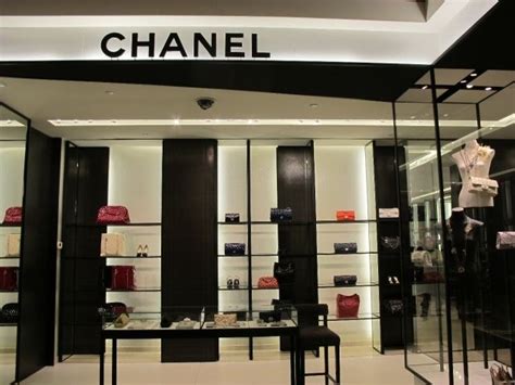 CHANEL at SAKS 5TH AVENUE .